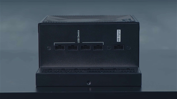 體育博彩:聯力全球首創L形柺彎電源:輕松走線 前所未有