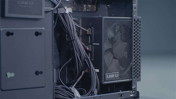 體育博彩:聯力全球首創L形柺彎電源:輕松走線 前所未有