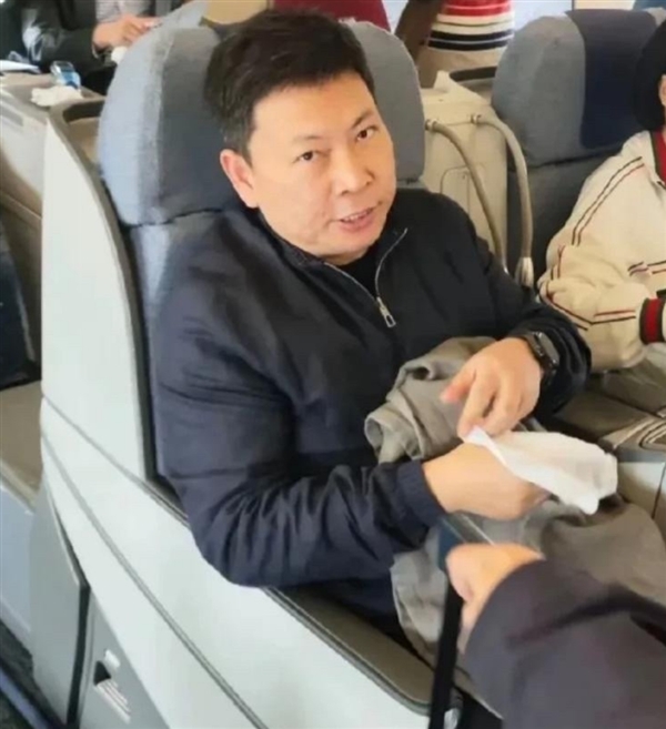 bestc:華爲Mate 70確認11月26日發佈!餘承東捂口袋怕手機被媮拍